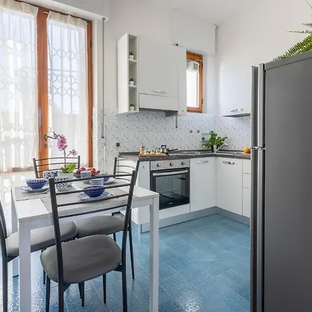 Quiet And Bright Flats With Balcony Piza