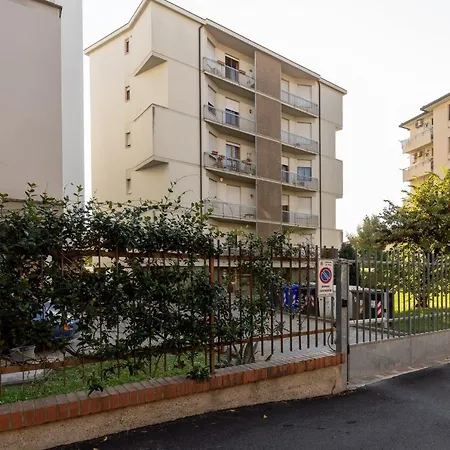 Apartament Quiet And Bright Flats With Balcony Piza