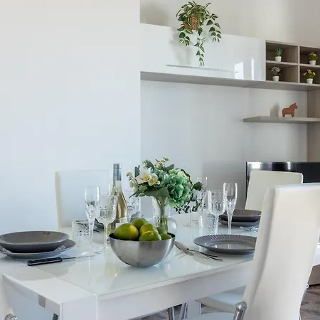 Quiet And Bright Flats With Balcony Apartament *