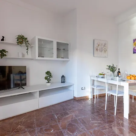 Quiet And Bright Flats With Balcony * Piza